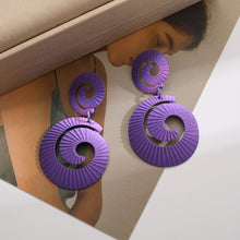 Load image into Gallery viewer, Swirl Earrings