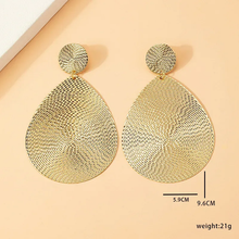 Load image into Gallery viewer, Oval Earrings