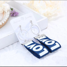 Load image into Gallery viewer, Love earrings
